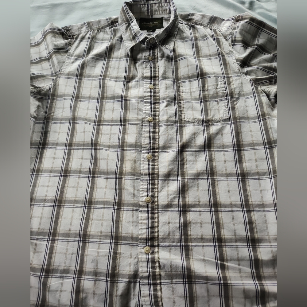 EDDIE BAUER Men's Button Up Shirt Size XL Short Sleeves Smoke Free Home